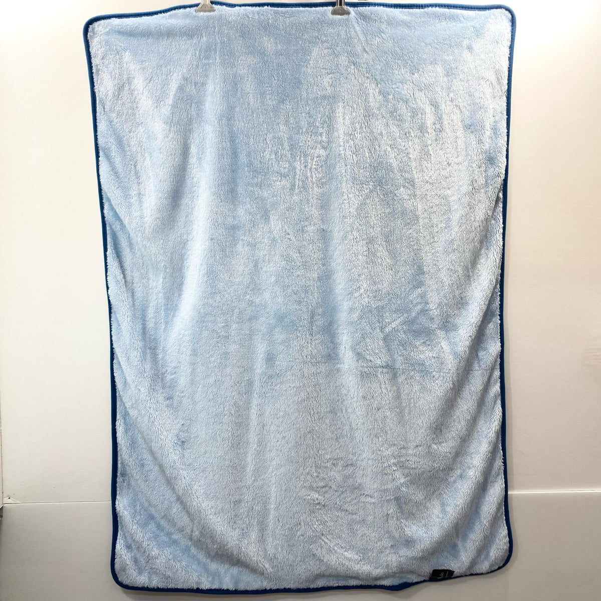 アイドルグッズ 【中古】Ado ふわふわブランケット ラウンドワン限定【尾張小牧店】【アイドル】【専】【尾張小牧店】