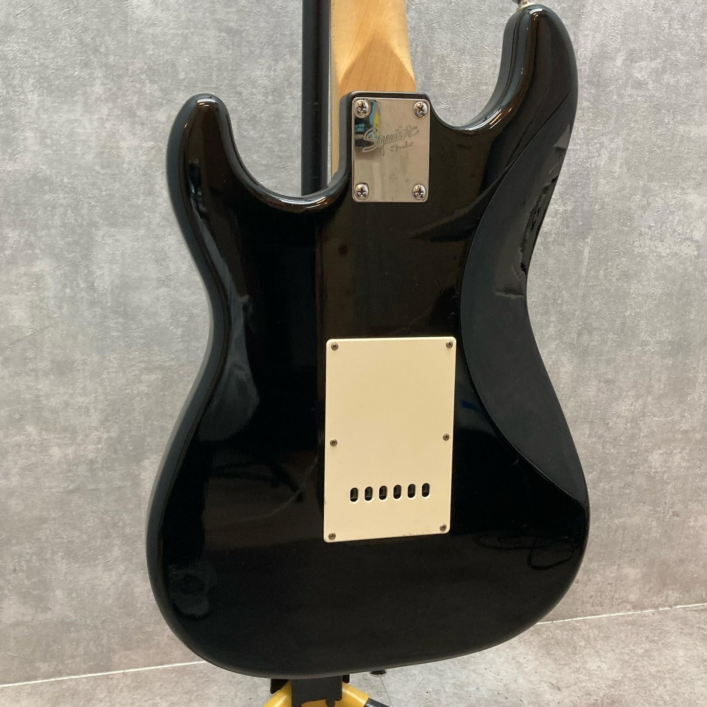 Squier by Fender | スクワイヤバイフェンダー 楽器 Bullet Strat【三重本店】