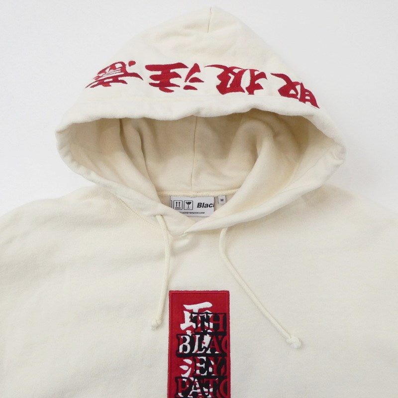 【中古】BlackEyePatch | ブラックアイパッチ HANDLE WITH CARE LABEL HOODIE パーカー BEPFW21TP26 ベージュ サイズ:M