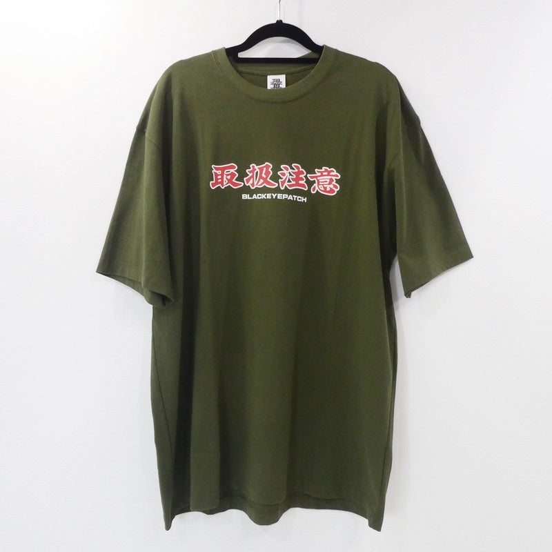 【中古】BlackEyePatch | ブラックアイパッチ HANDLE WITH CARE TEE 半袖Tシャツ BEPFW21TE20 オリーブ サイズ:XL