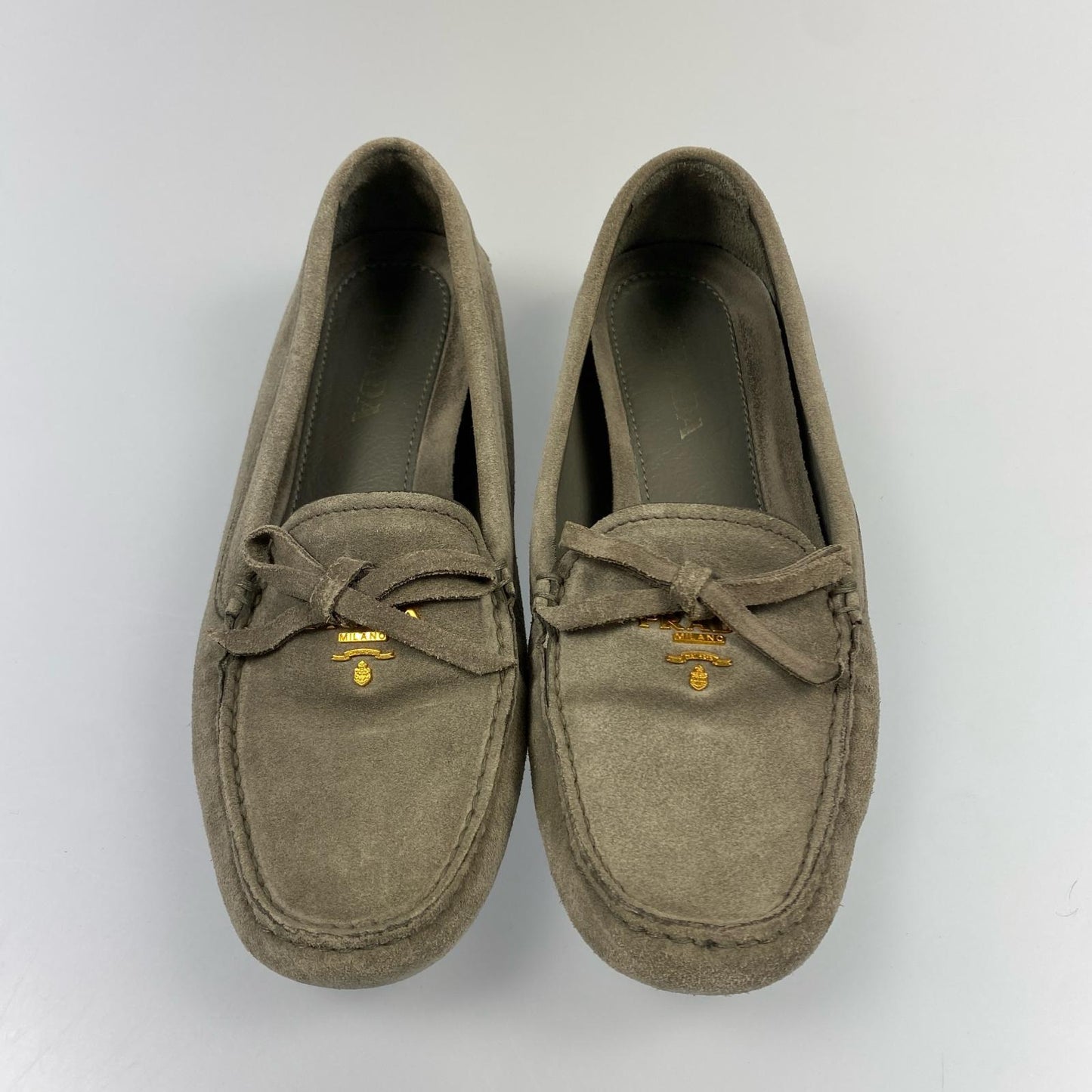 【中古】PRADA | プラダ リボン付スエードドライビングローファー ローファー 1D530B サイズ:36 グレー