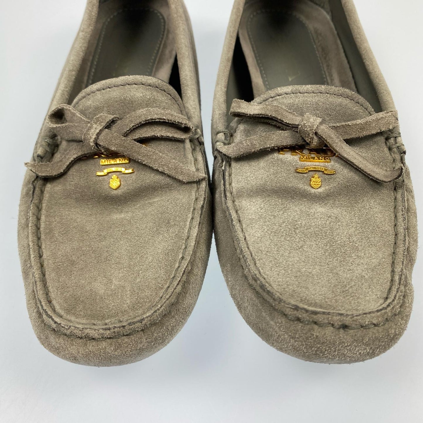 【中古】PRADA | プラダ リボン付スエードドライビングローファー ローファー 1D530B サイズ:36 グレー