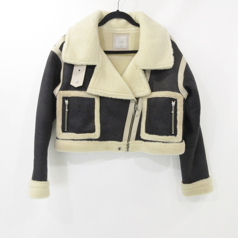 【中古】Juemi | ジュエミ Seam Tape Short Mouton Jacket その他アウター 2910401 ブラック