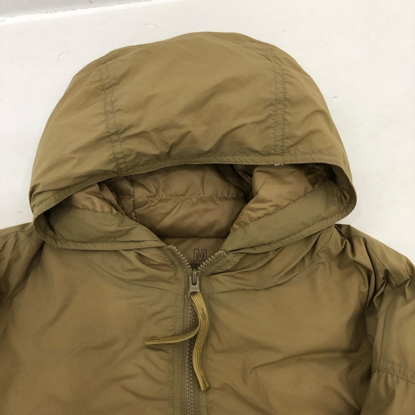 【中古】無印良品 | ムジルシリョウヒン 撥水フード付きダウンジャケット ダウンジャケット 341574-378 2023A/W ベージュ サイズ:M
