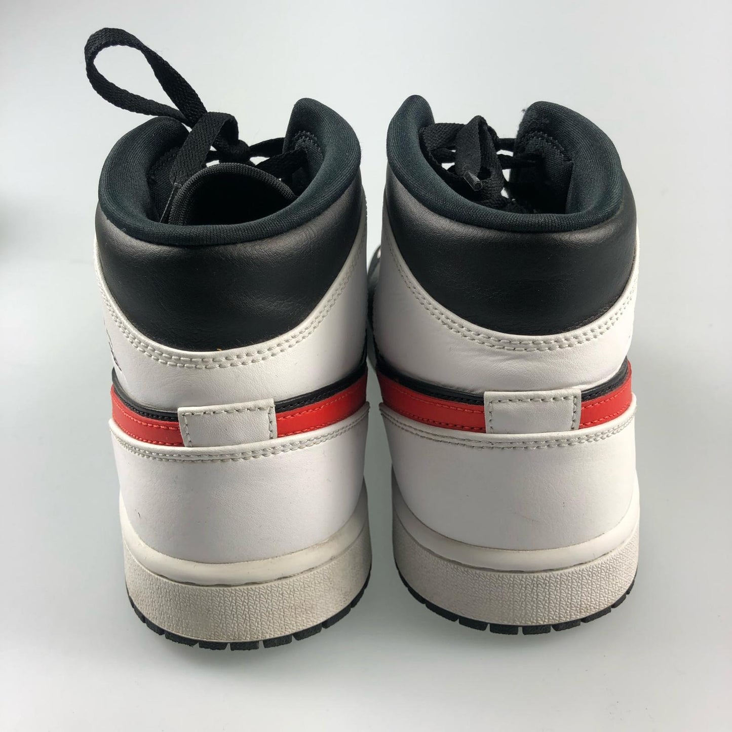 【中古】NIKE | ナイキ AIR JORDAN 1 MID スニーカー 554724-075 ホワイト 28cm