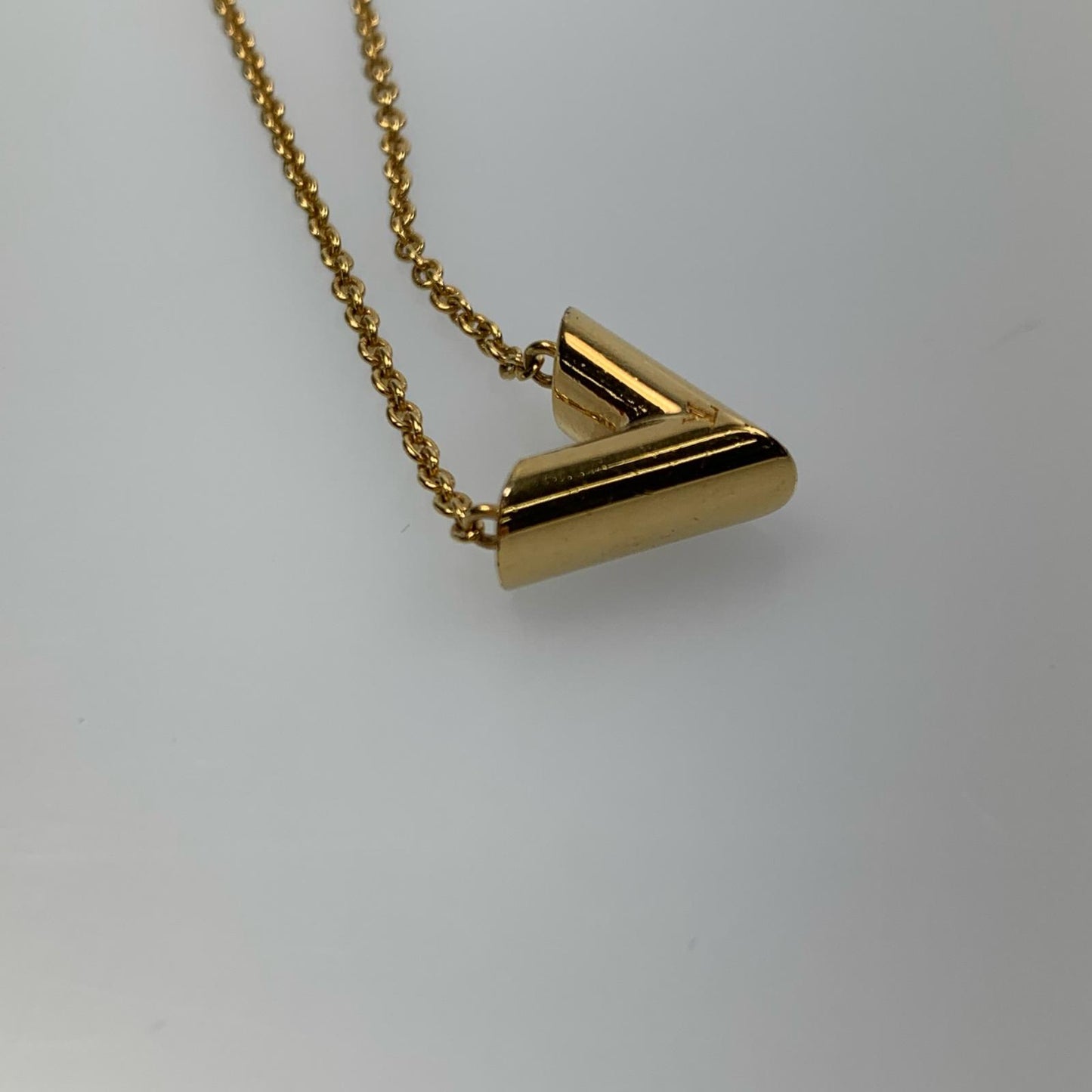 【中古】LOUIS VUITTON | ルイ・ヴィトン エセンシャルV ネックレス M00857