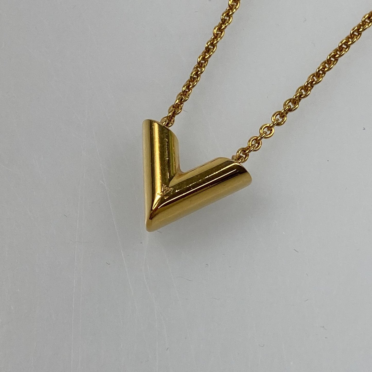 【中古】LOUIS VUITTON | ルイ・ヴィトン エセンシャルV ネックレス M61083