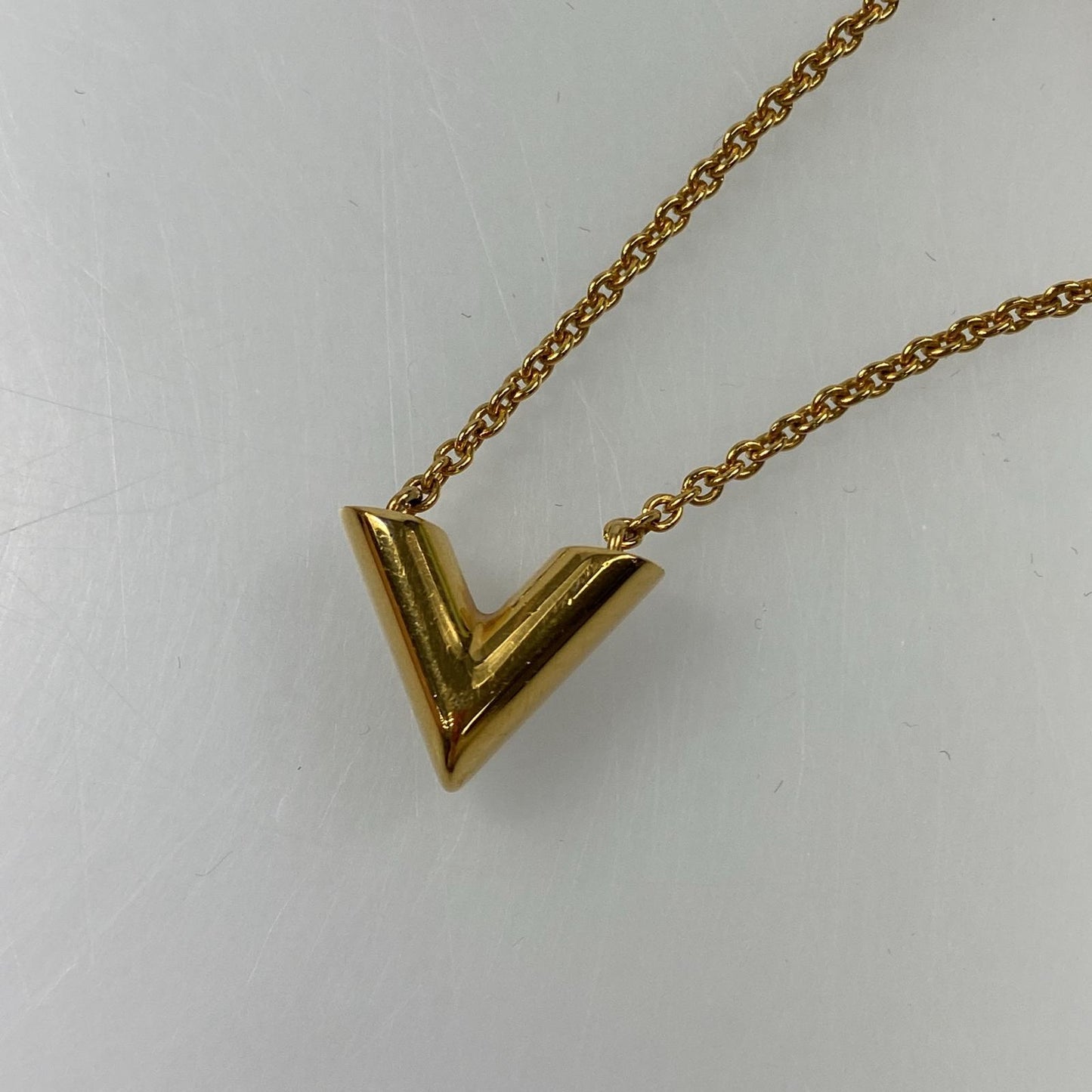 【中古】LOUIS VUITTON | ルイ・ヴィトン エセンシャルV ネックレス M61083