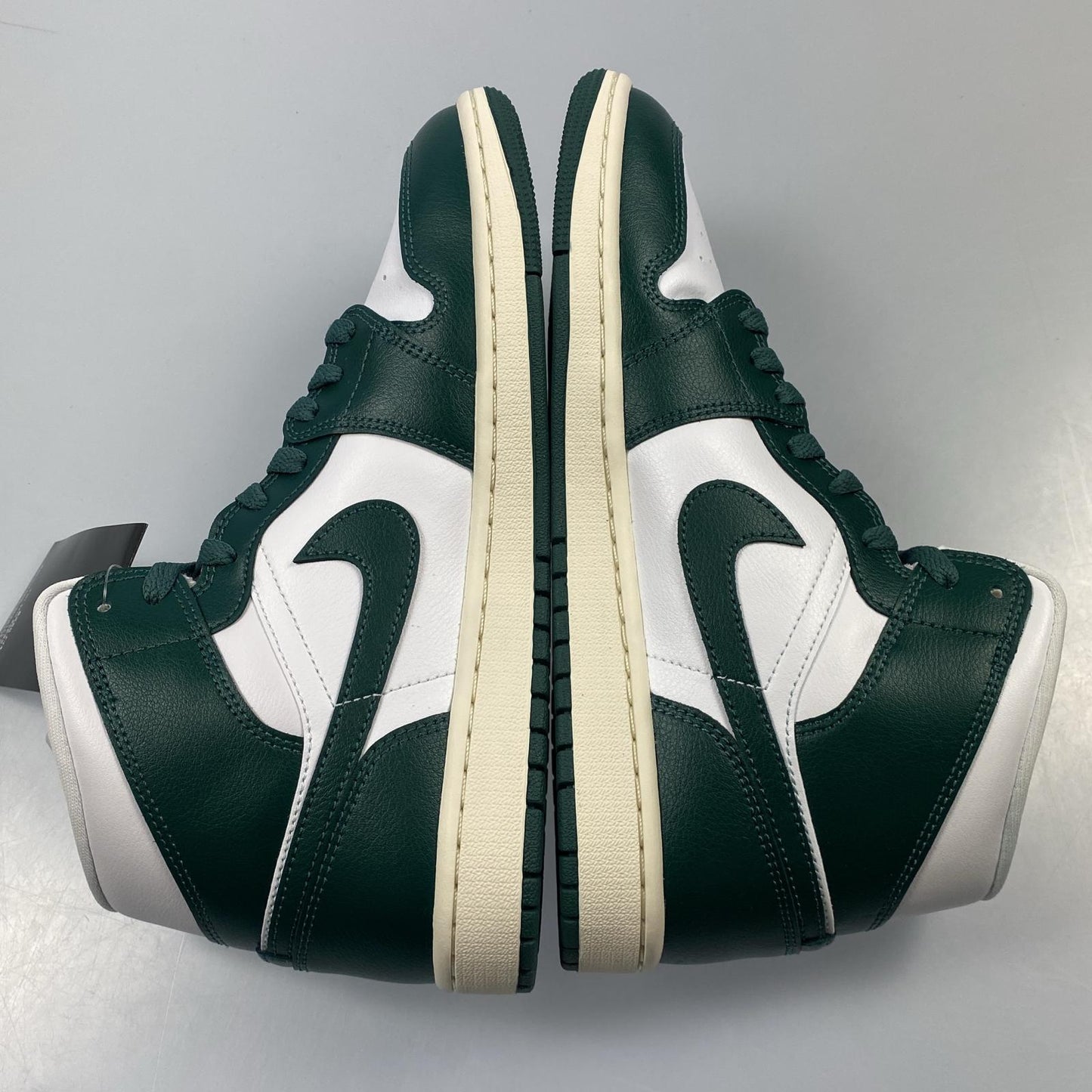 【中古】NIKE | ナイキ WMNS AIR JORDAN 1 MID スニーカー BQ6472-133 グリーン 27cm