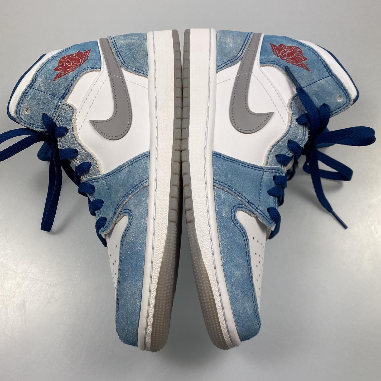 【中古】NIKE | ナイキ AIR JORDAN 1 MID SE WHITE HYPER ROYAL RED スニーカー DN3706-401 ライトブルー 26cm