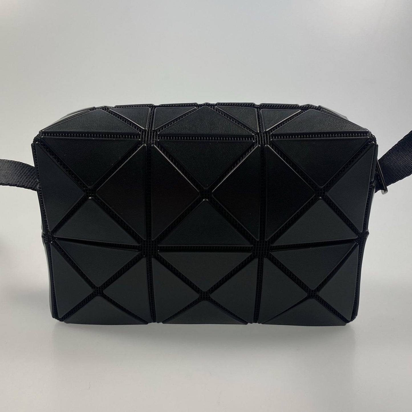 【中古】ISSEY MIYAKE | イッセイミヤケ CUBOID ショルダーバッグ BB43AG661 ブラック