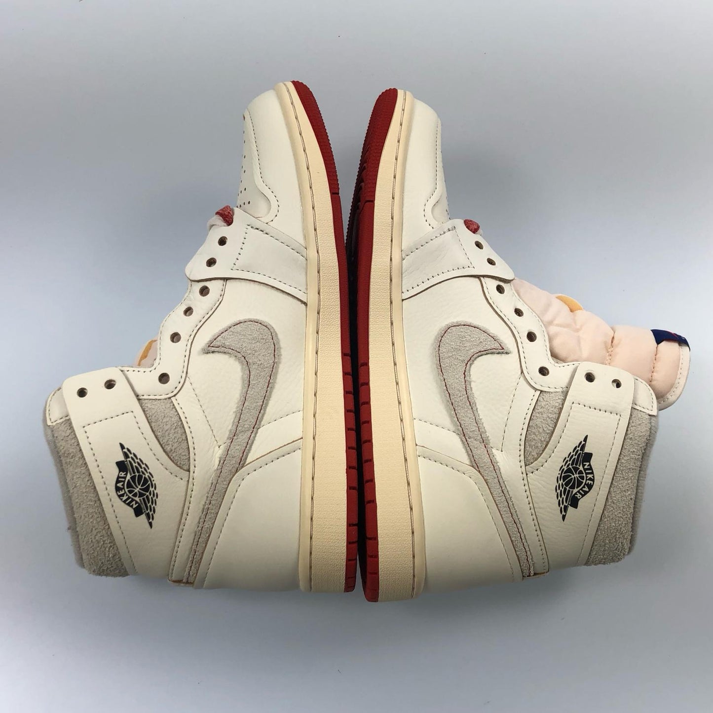 【中古】NIKE | ナイキ WMNS AIR JORDAN 1 HIGH OG RARE AIR CINNABAR スニーカー DB4612-100 アイボリー 26.5cm