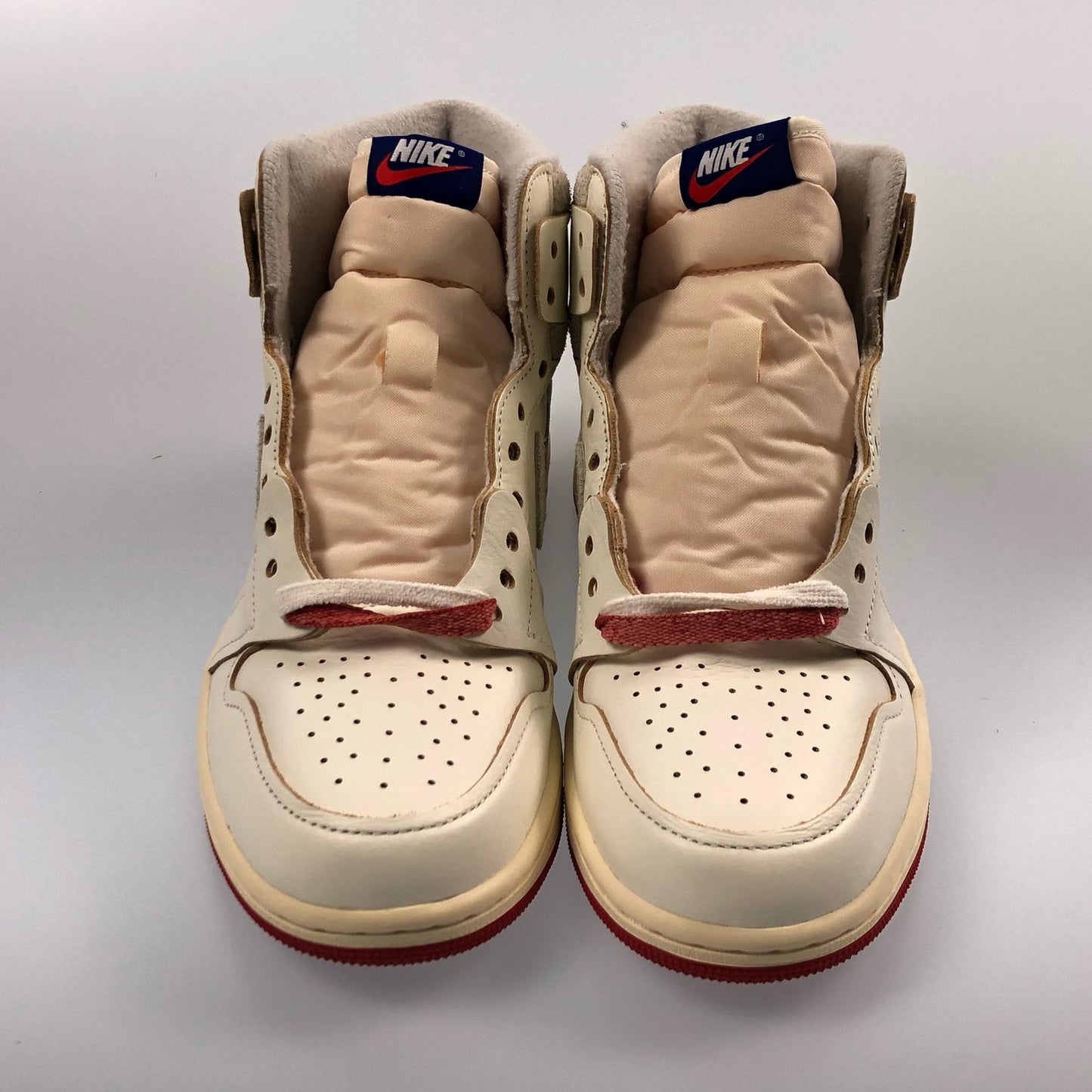 【中古】NIKE | ナイキ WMNS AIR JORDAN 1 HIGH OG RARE AIR CINNABAR スニーカー DB4612-100 アイボリー 26.5cm