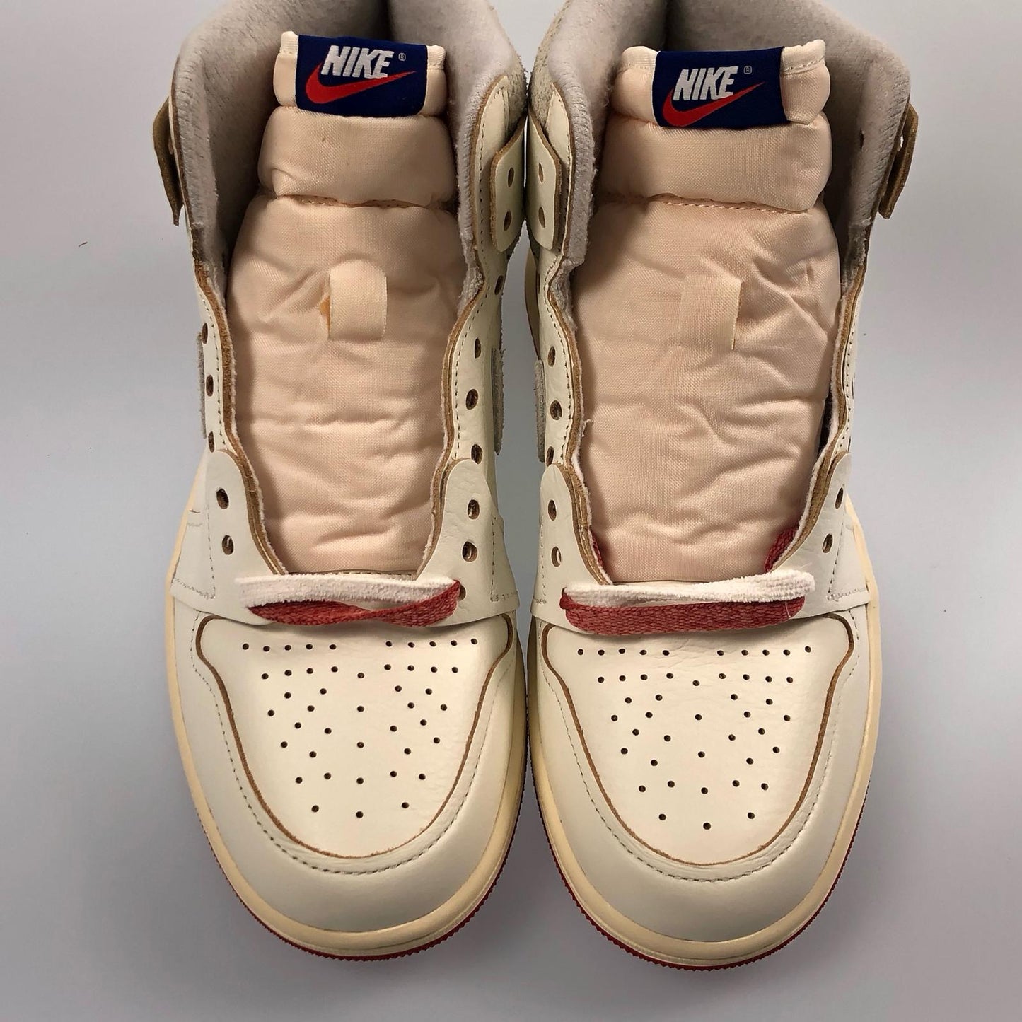 【中古】NIKE | ナイキ WMNS AIR JORDAN 1 HIGH OG RARE AIR CINNABAR スニーカー DB4612-100 アイボリー 26.5cm