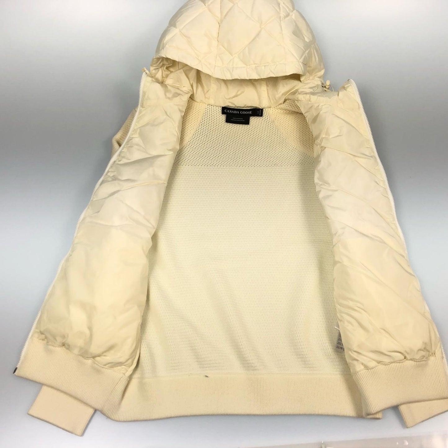 【中古】CANADA GOOSE | カナダグース HYBRIDGE QUILTED KNIT HOODY ダウンジャケット 6800L 国内正規品 アイボリー サイズ:S