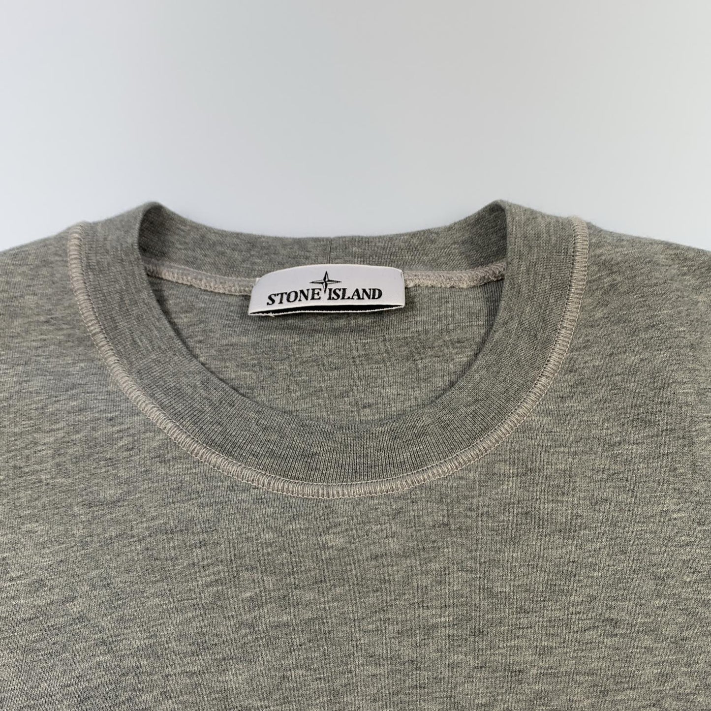 【中古】STONE ISLAND | ストーンアイランド ORGANIC COTTON FLEECE スウェット 6100044 国内正規品 2025S/S グレー サイズ:XL