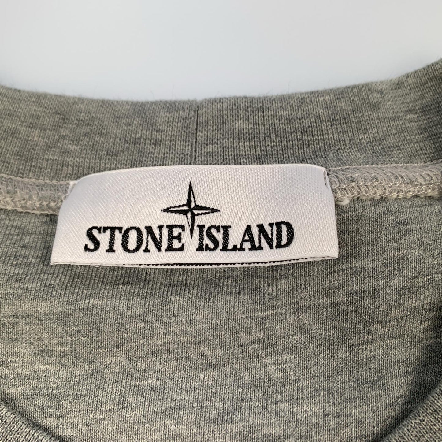 【中古】STONE ISLAND | ストーンアイランド ORGANIC COTTON FLEECE スウェット 6100044 国内正規品 2025S/S グレー サイズ:XL