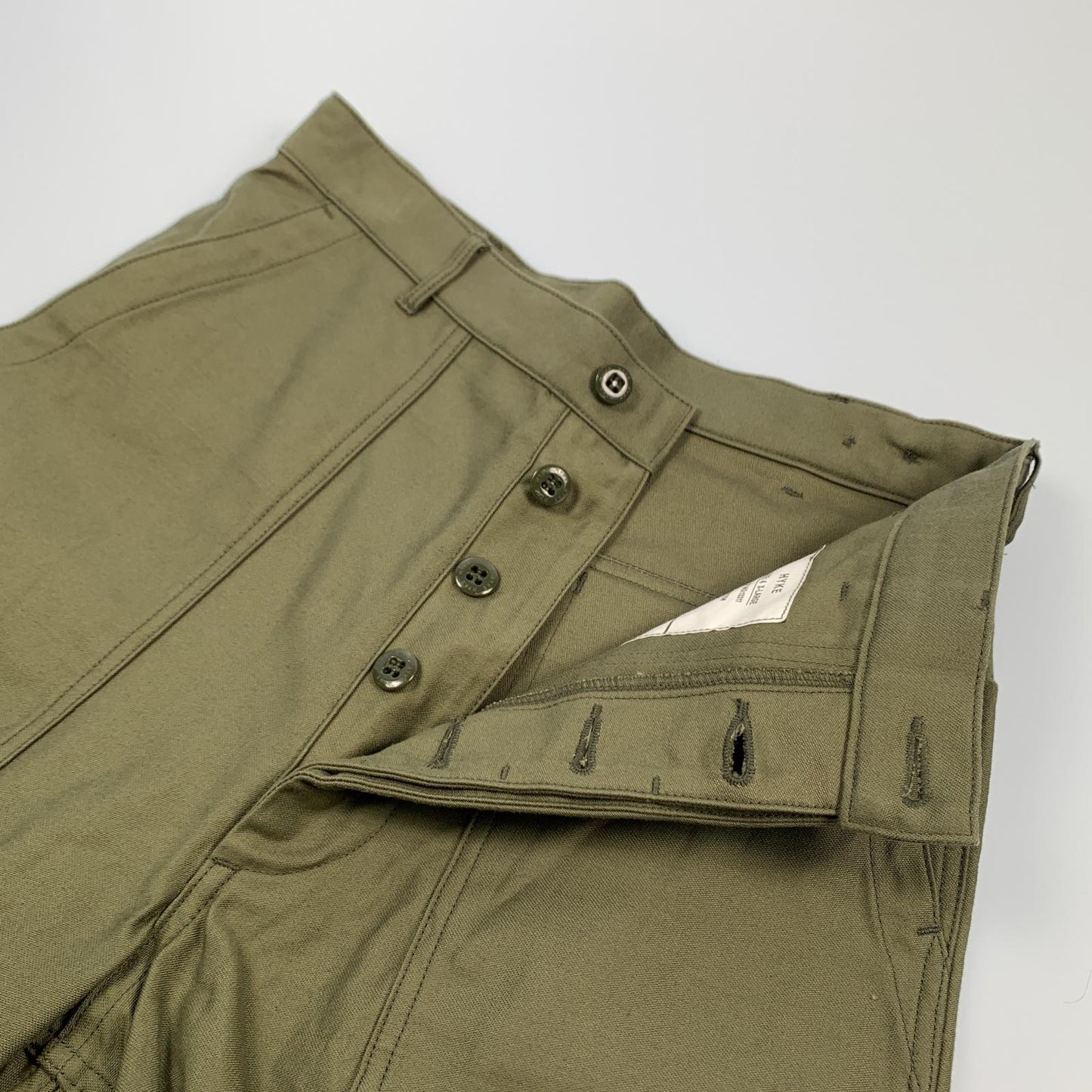 【中古】HYKE | ハイク BACK SATIN BAKER PANTS パンツ 13317 2025S/S オリーブ サイズ:4