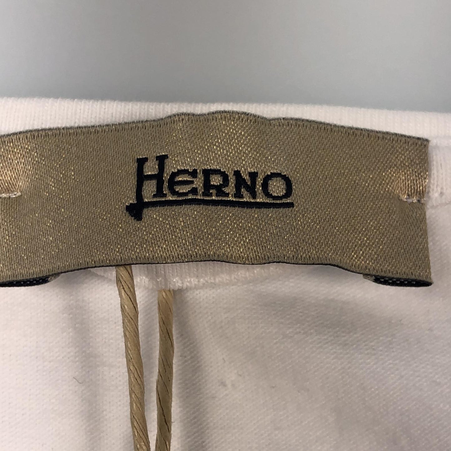【中古】Herno | ヘルノ 手描き風ロゴプリントTシャツ 半袖Tシャツ JG000178D 2023S/S ホワイト サイズ:40