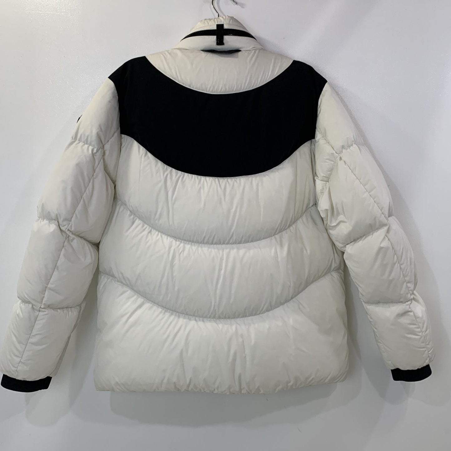 【中古】MONCLER | モンクレール IWAKI ダウンジャケット H20911A00187 2022A/W 国内正規品 ホワイト サイズ:2