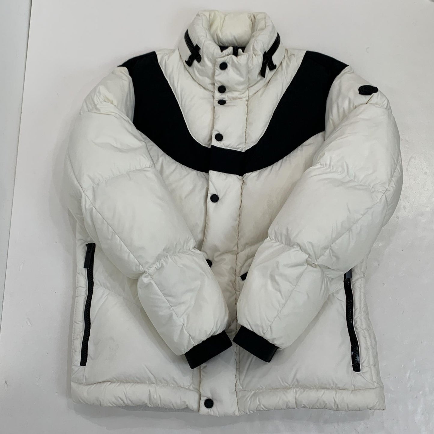 【中古】MONCLER | モンクレール IWAKI ダウンジャケット H20911A00187 2022A/W 国内正規品 ホワイト サイズ:2