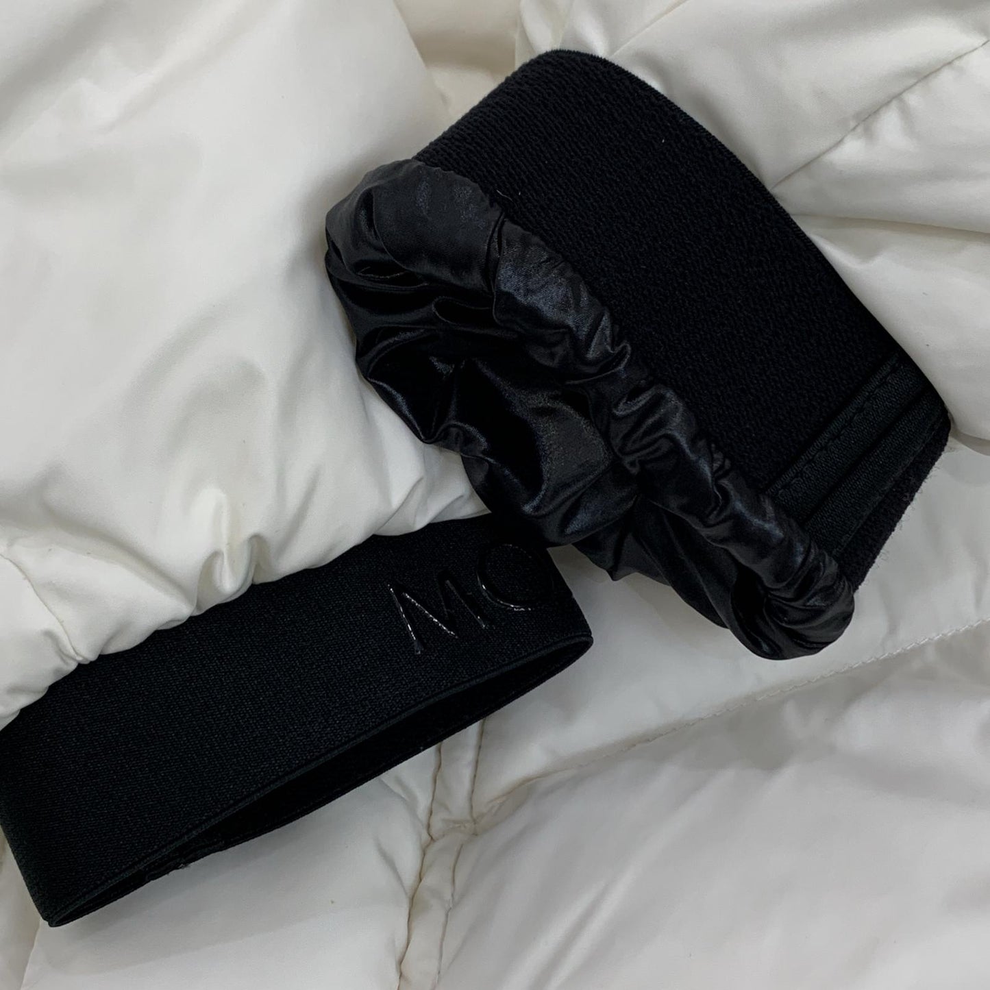 【中古】MONCLER | モンクレール IWAKI ダウンジャケット H20911A00187 2022A/W 国内正規品 ホワイト サイズ:2