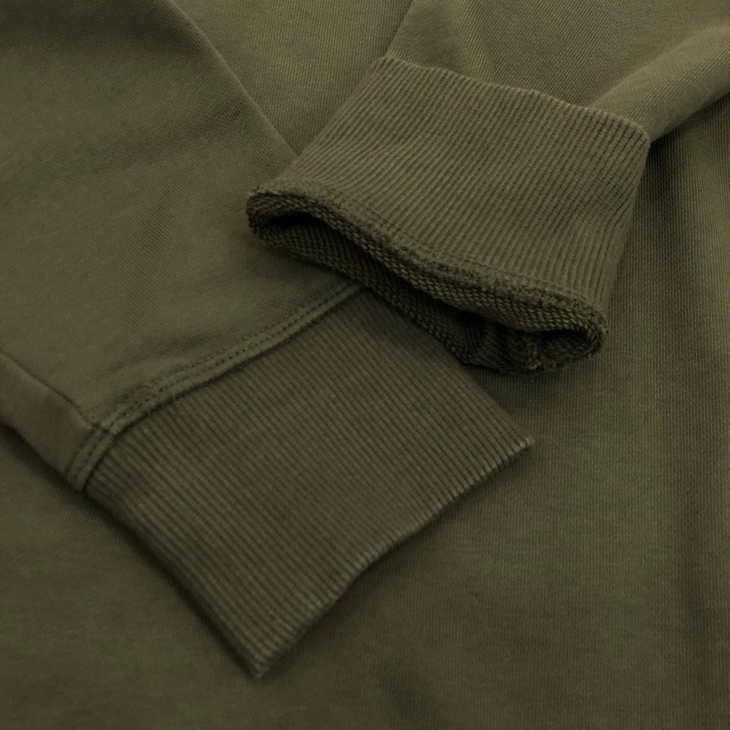 【中古】HUGO BOSS | ヒューゴボス フロックプリントロゴスウェット スウェット 50477309 2023S/S 国内正規品 オリーブ サイズ:L