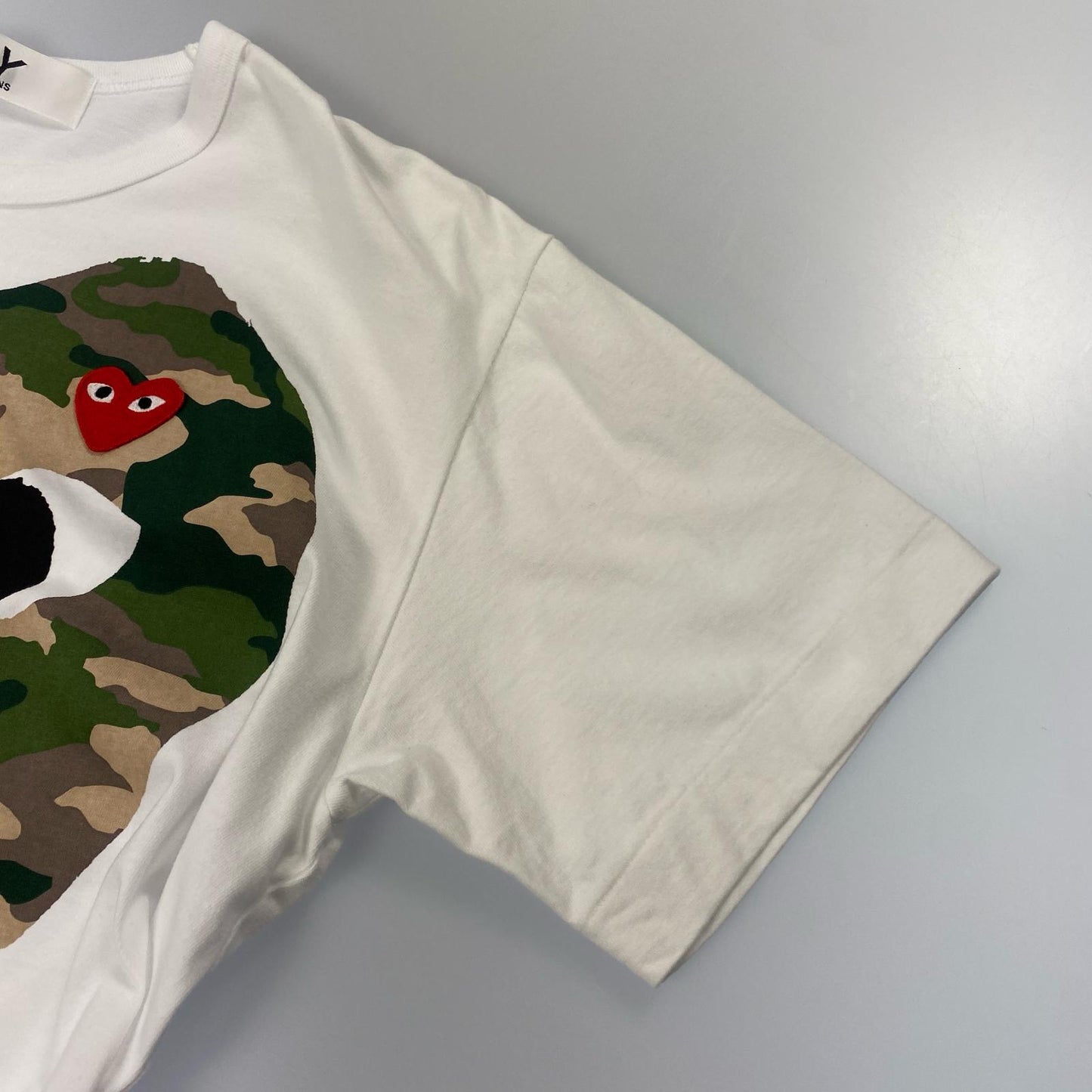 【中古】PLAY COMME des GARCONS | プレイコムデギャルソン CAMO HEART T-SHIRT 半袖Tシャツ AX-T242 年式:2025S/S ホワイト サイズ:XL
