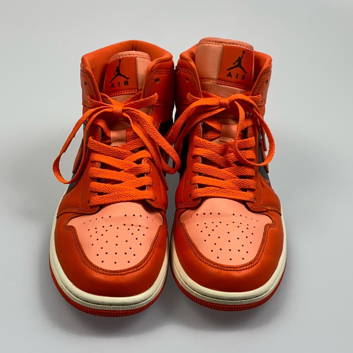 【中古】NIKE | ナイキ Women's Air Jordan 1 Mid スニーカー DM3381-600 2022S/S 27.0cm オレンジ 27cm