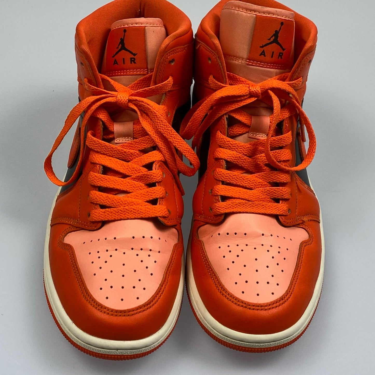 【中古】NIKE | ナイキ Women's Air Jordan 1 Mid スニーカー DM3381-600 2022S/S 27.0cm オレンジ 27cm