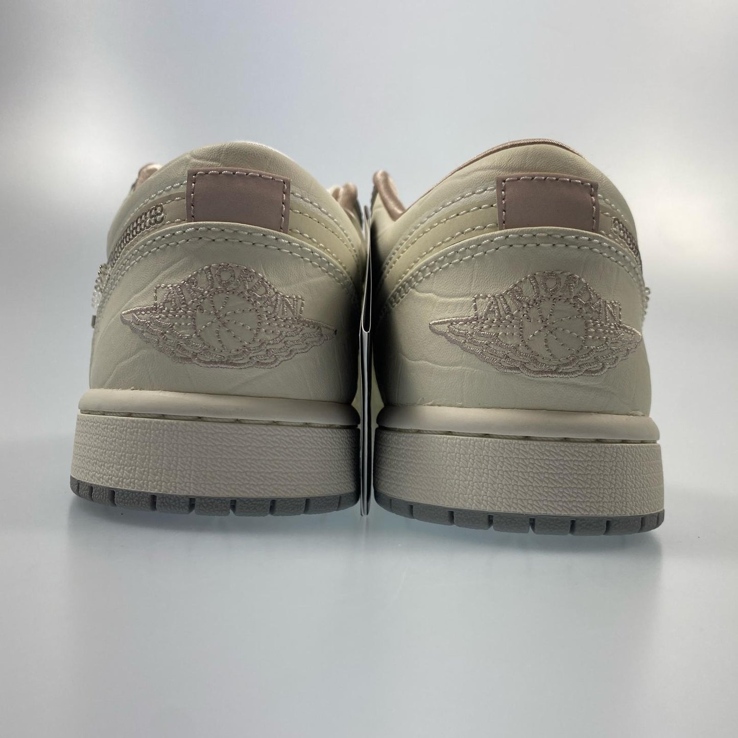 【中古】NIKE | ナイキ WMNS AIR JORDAN 1 LOW スニーカー IH7323-100 年式:2025S/S アイボリー
