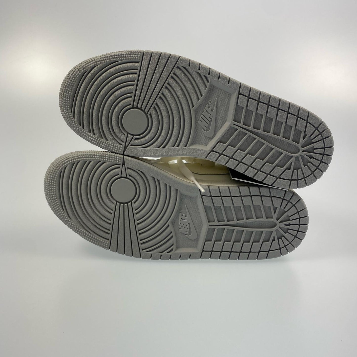 【中古】NIKE | ナイキ WMNS AIR JORDAN 1 LOW スニーカー IH7323-100 年式:2025S/S アイボリー