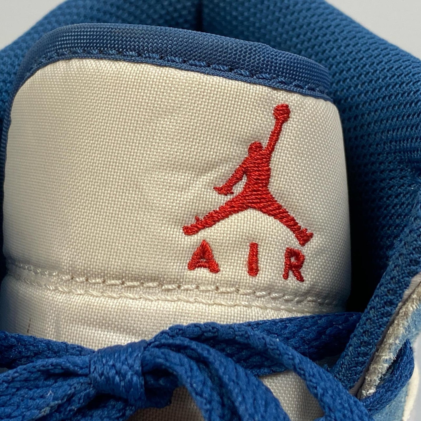 【中古】NIKE | ナイキ AIR JORDAN 1 MID SE WHITE HYPER ROYAL RED スニーカー DN3706-401 2022A/W 27.0cm ライトブルー 27cm