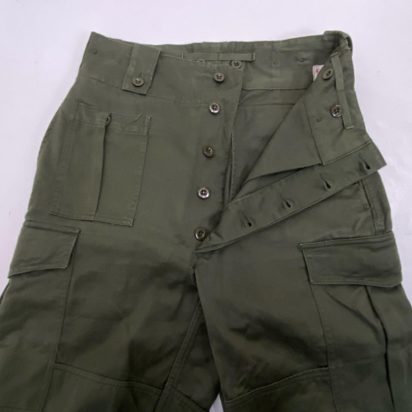 【中古】MILITARY衣料 | ミリタリーイリョウ M-64 カーゴパンツ ベルギー軍 SEYNTEX社 1982年製 オリーブ