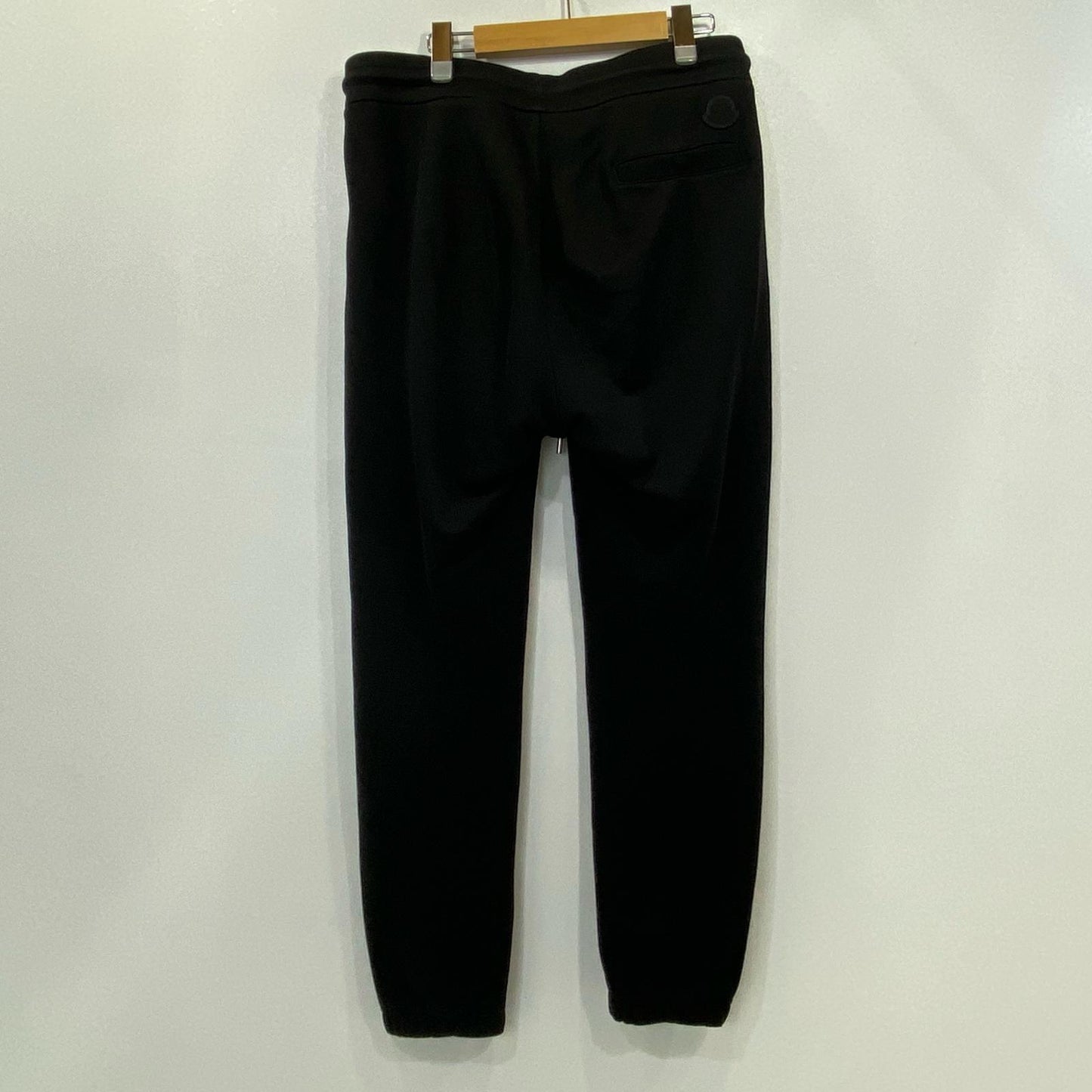【中古】MONCLER | モンクレール PANTALONE LUNGO SWEAT BOTTOMS パンツ 8H00010 899YF 2024S/S 国内正規品 ブラック サイズ:S
