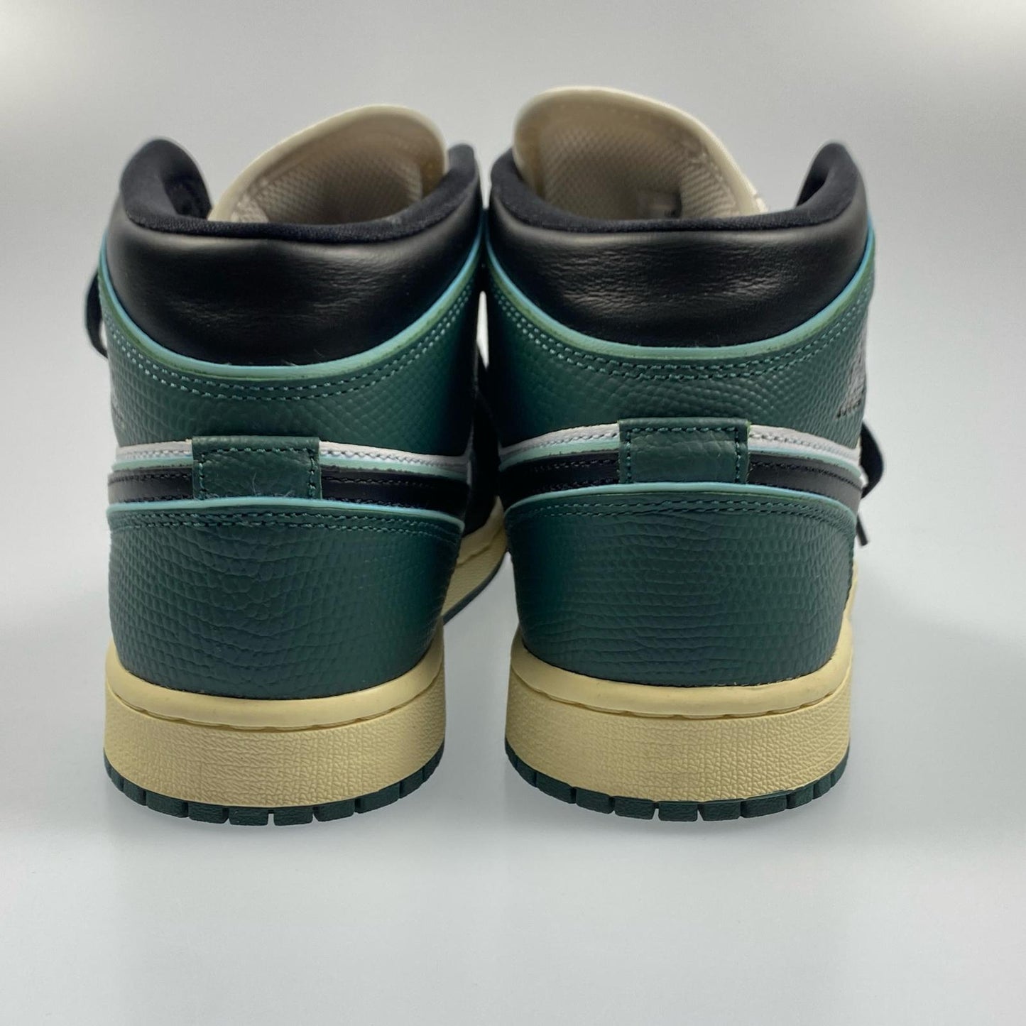 【中古】NIKE | ナイキ WMNS AIR JORDAN 1 MID スニーカー FQ7818-100 2024S/S 26.0cm グリーン 26cm