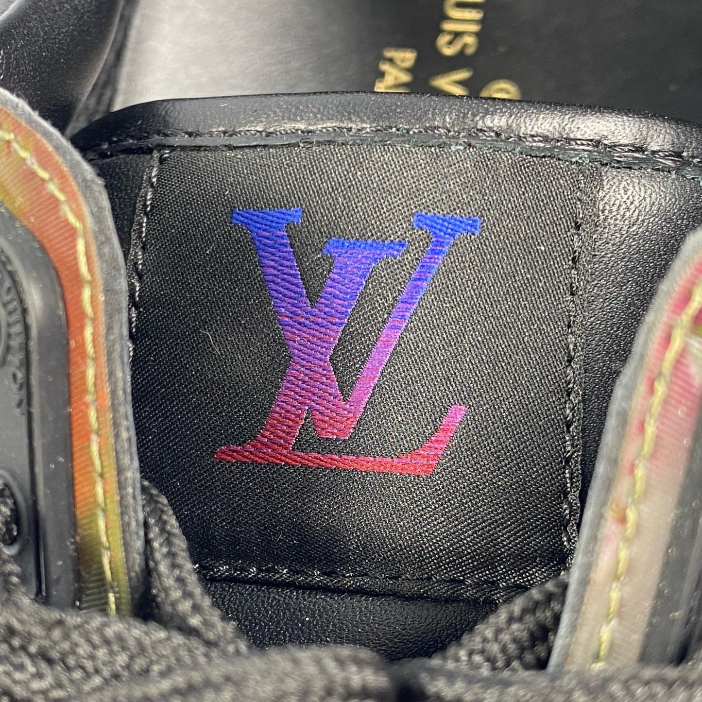 【中古】LOUIS VUITTON | ルイ・ヴィトン ランアウェイライン レインボー スニーカー GO0230 サイズ:UK9 1/2
