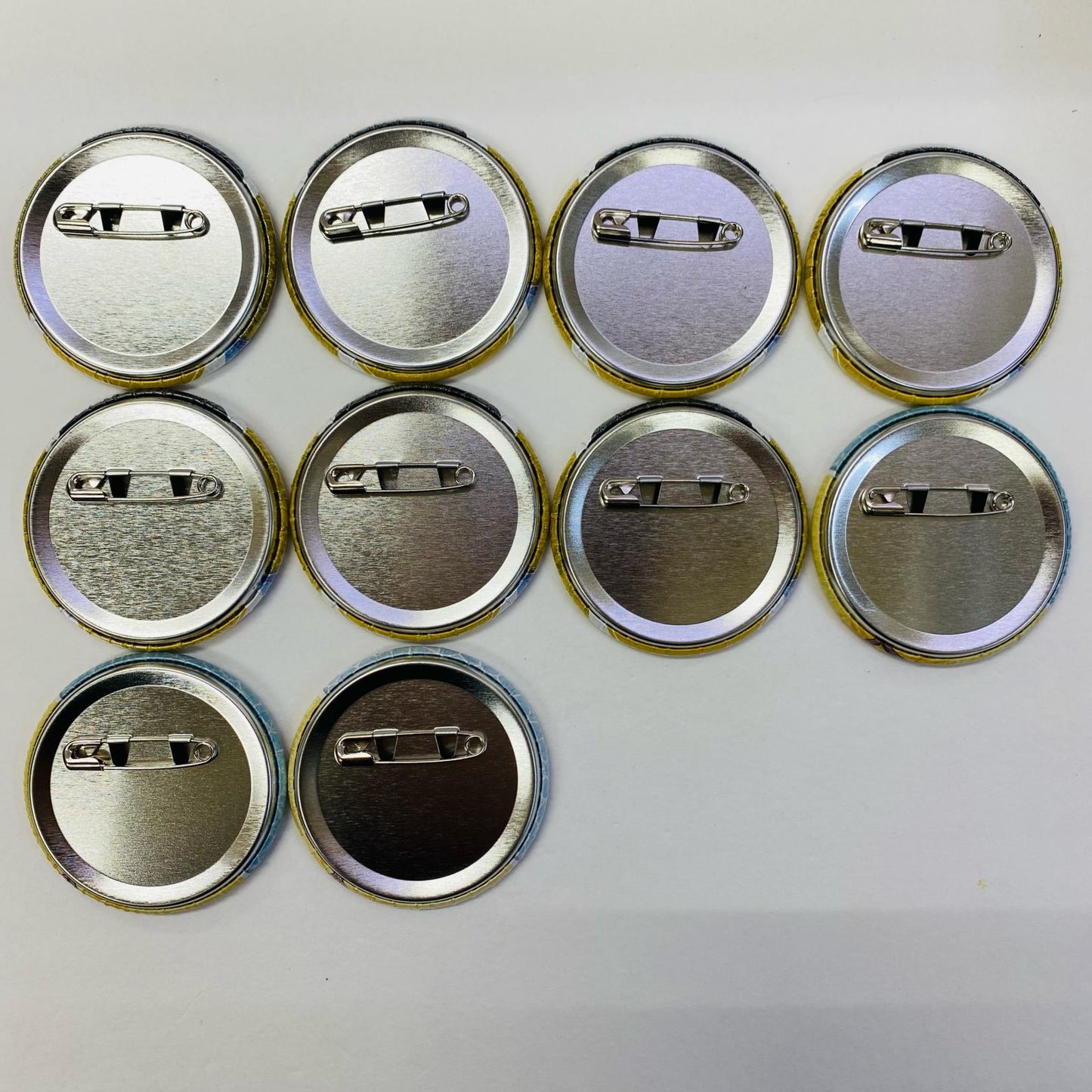 Senra Toni9ht can badge set of 16
