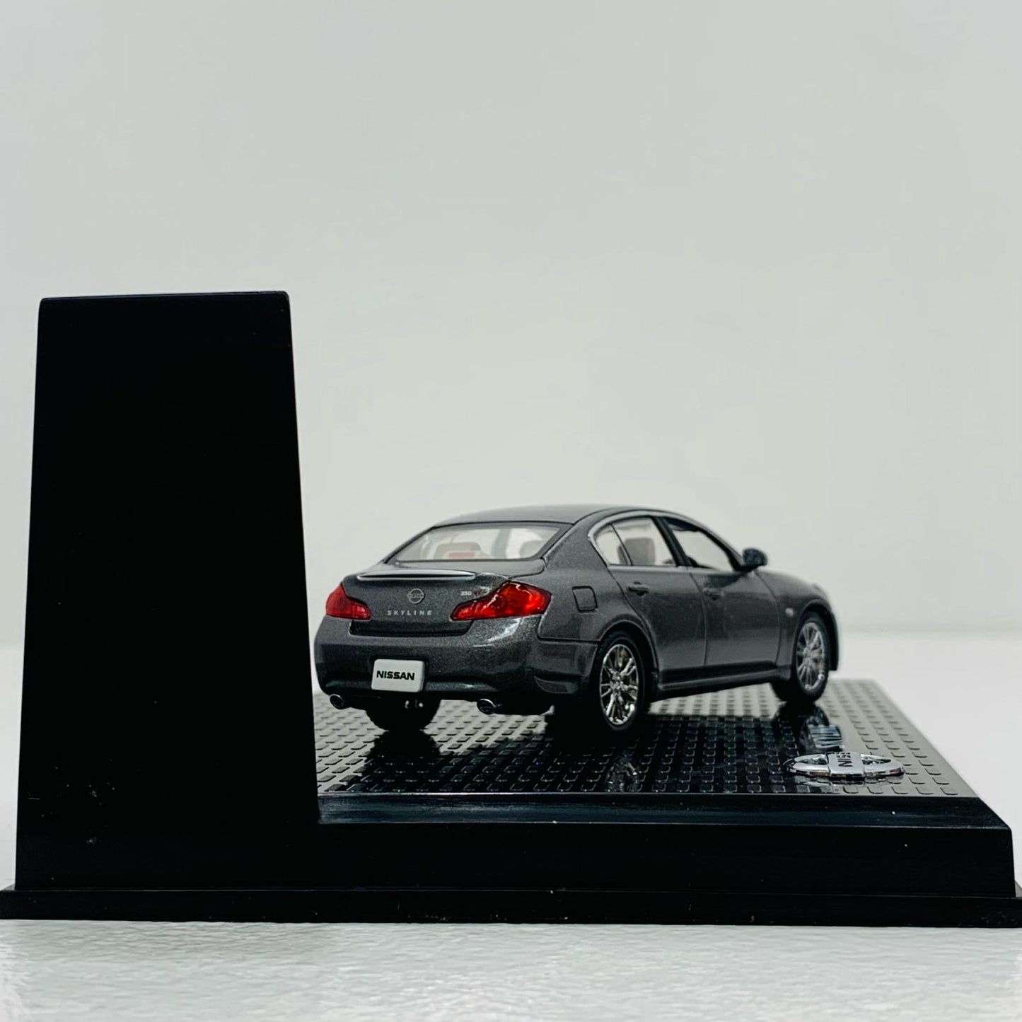【中古】 日産 SKYLINE セダン カラーサンプル(シルバー)