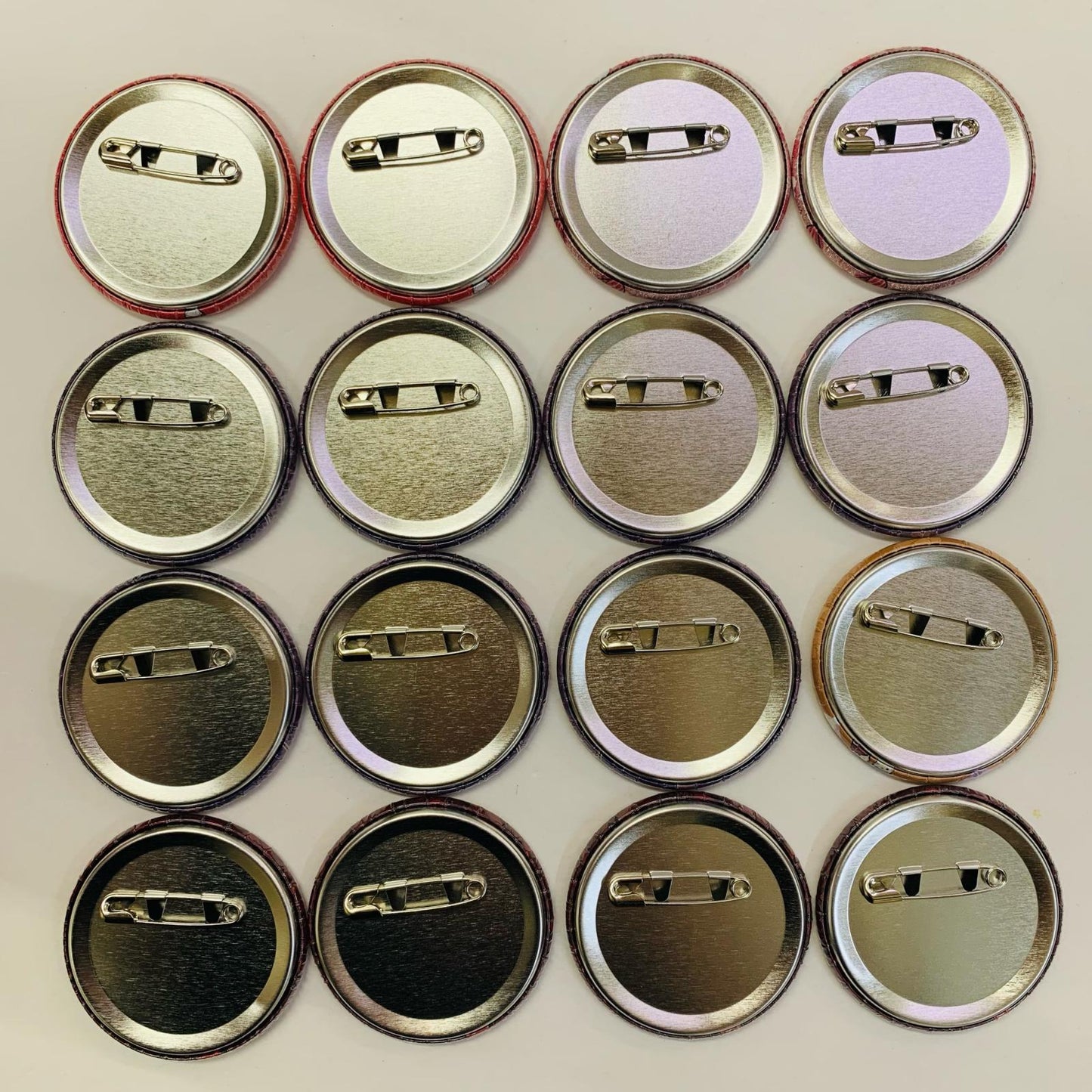 Aho no Sakata. 16-piece Can Badge Set LIVE TOUR 2024 "HERO" Ura-Shima-Sakata-sen
