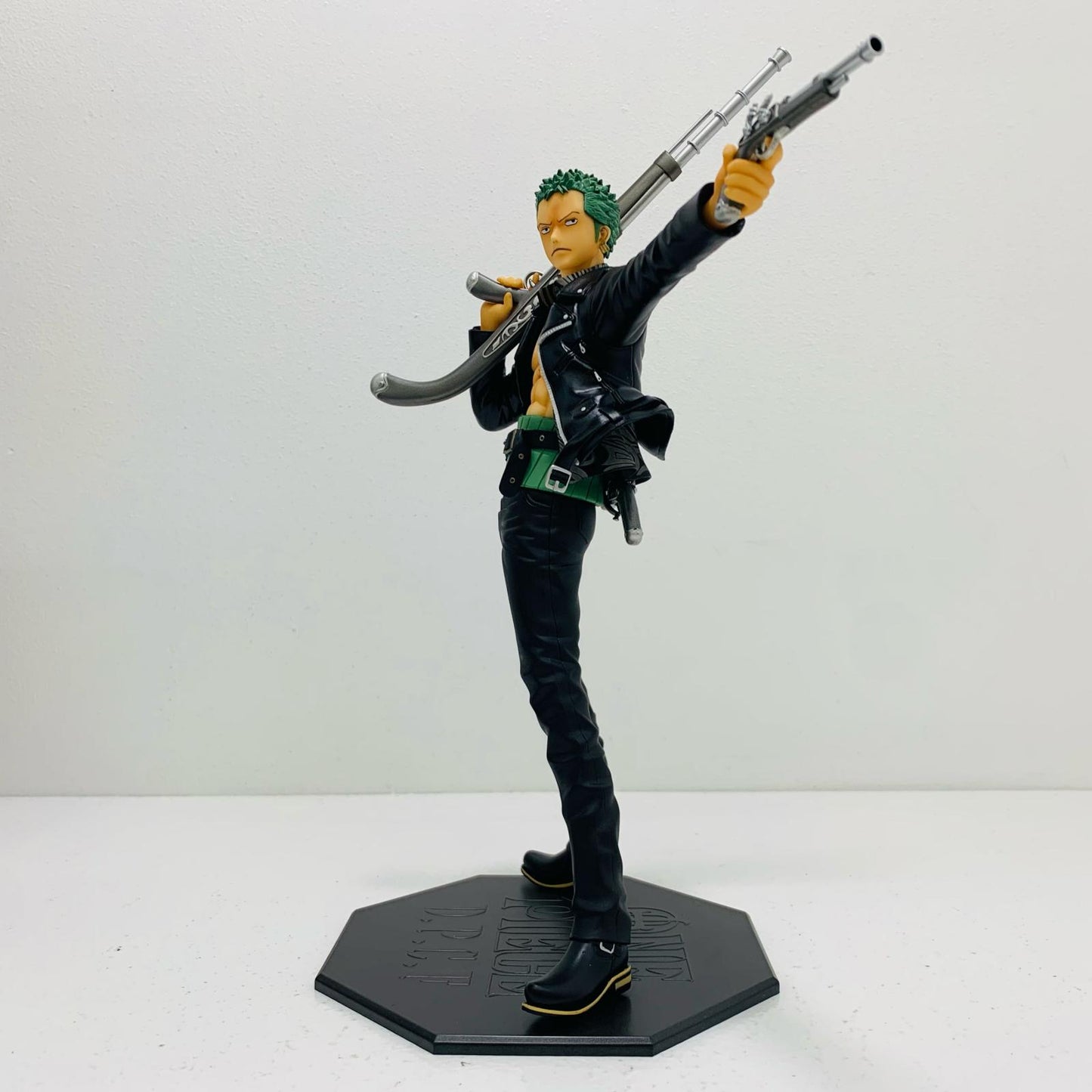 【中古】 'ロロノア・ゾロ三銃士Ver.「ワンピース」DOORPAINTINGCOLLECTIONFIGURE」1/7塗装済み完成品' ワンピース フィギュア ロロノア・ゾロ三銃士 ver.【フィギュア】【飾磨店】