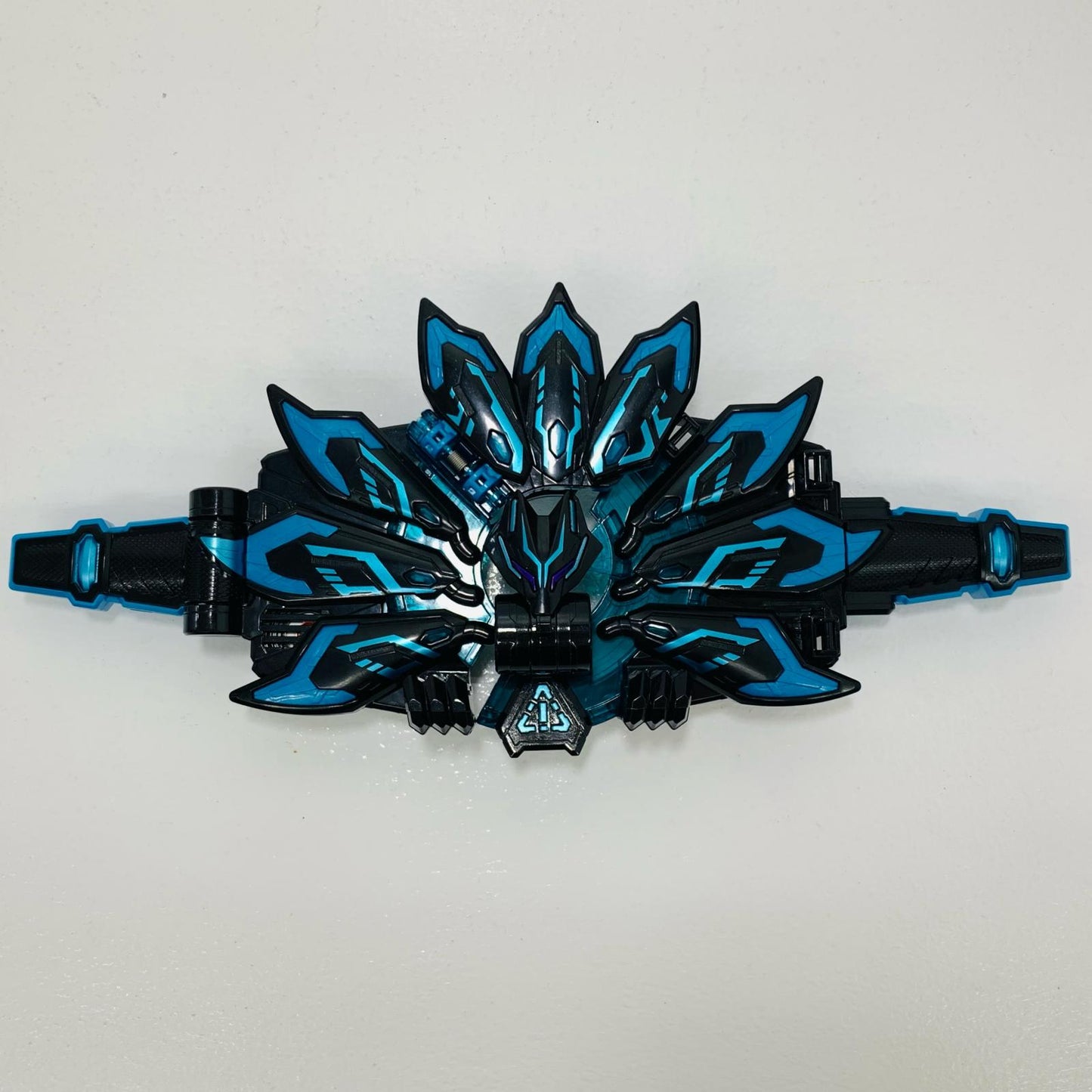 【中古】 'DXXギーツレイズバックル「仮面ライダーギーツ」プレミアムバンダイ限定'