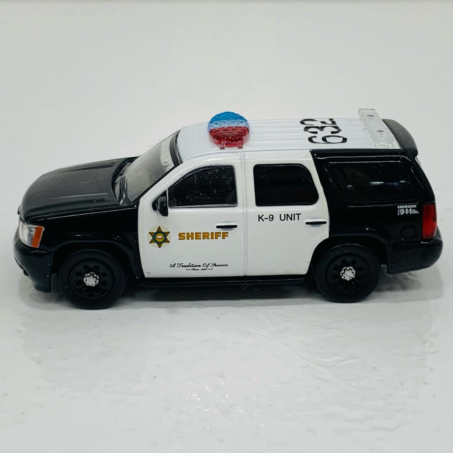 【中古】 596 Chevrolet Tahoe LACSD 1/64 ミニカー ミニカー