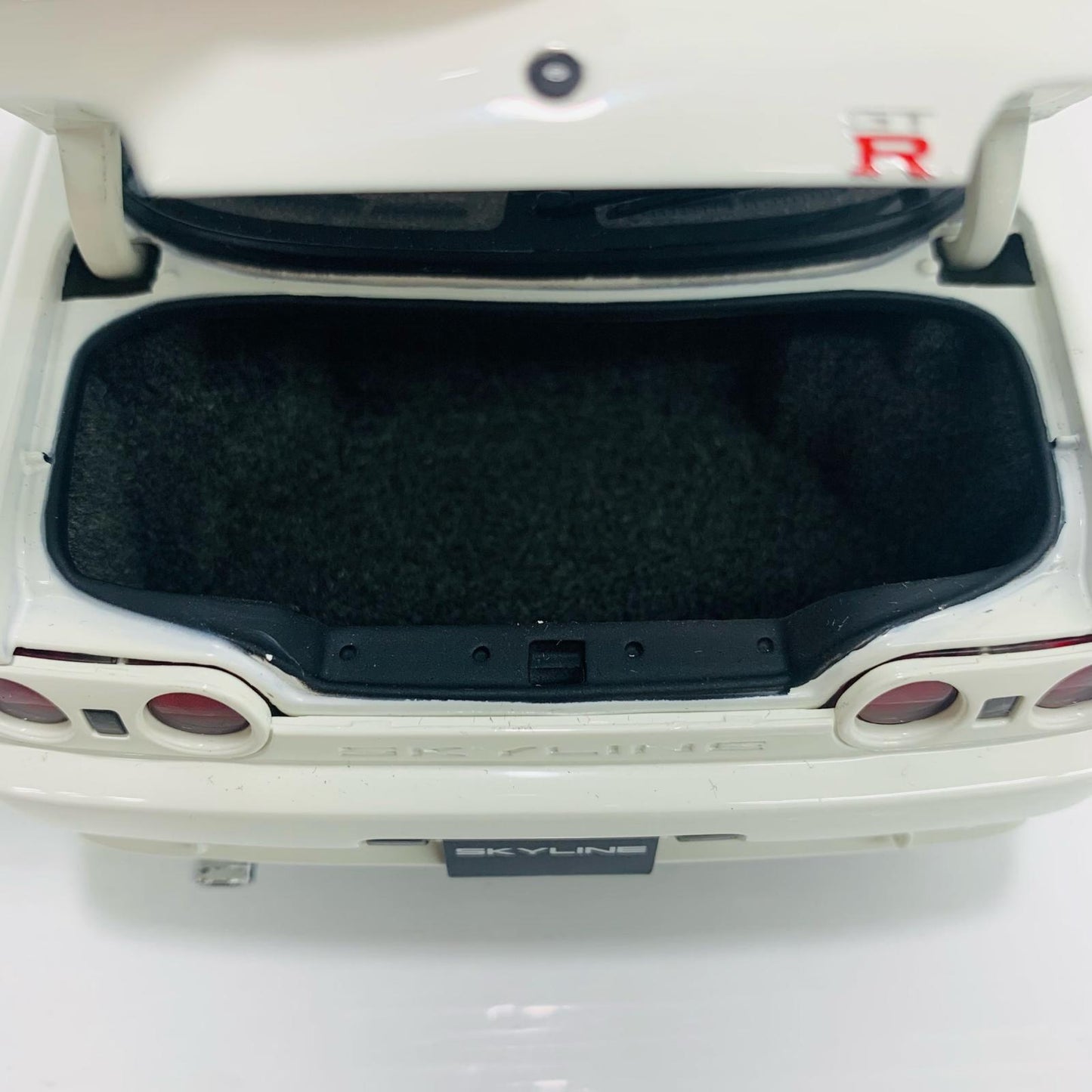 1/18 NISSAN SKYLINE GT-R R32 (クリスタルホワイト)