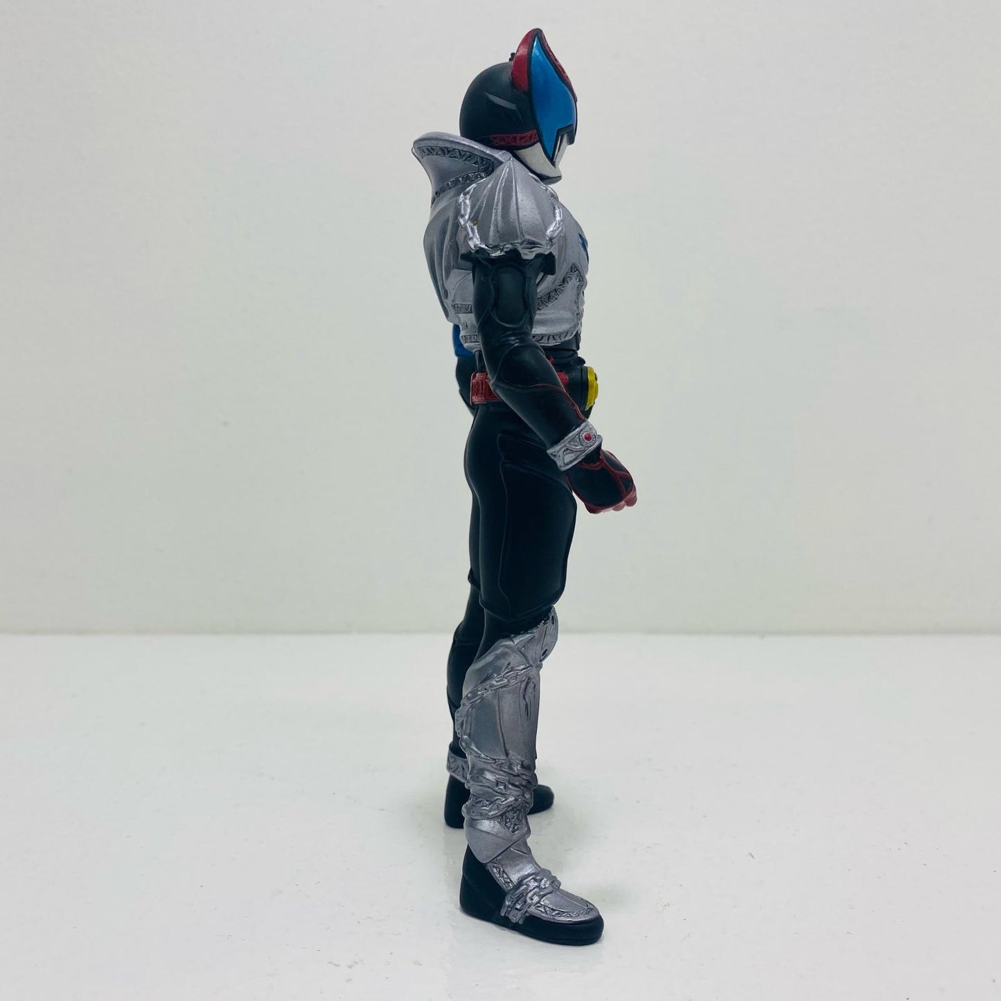 【中古】 仮面ライダーキバガルルフォームガルルコバルトバージョン「劇場版仮面ライダーキバ魔界城の王」ライダーヒーローシリーズ公開記念セブン-イレブン限定【フィギュア】