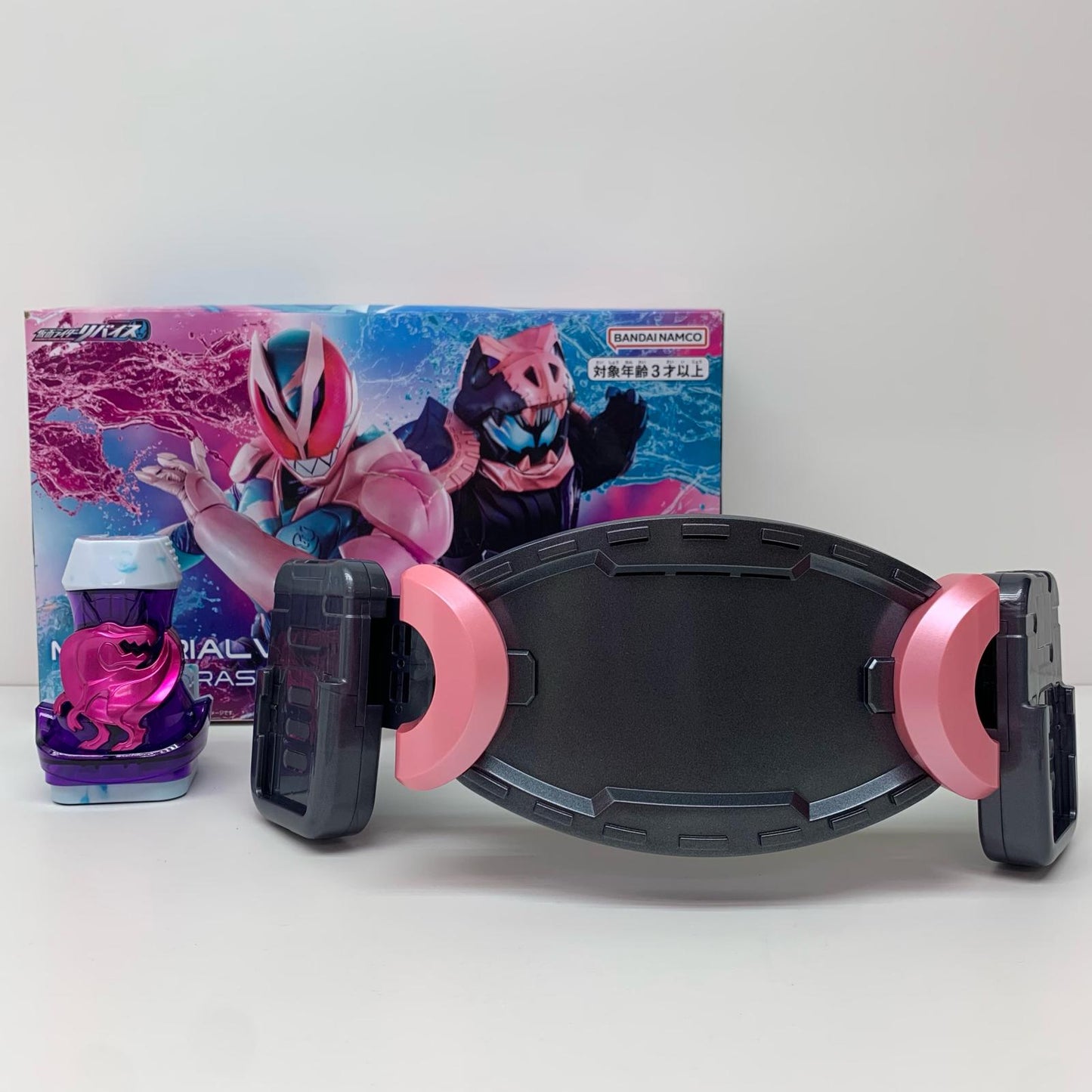 【中古】 DXメモリアルバイスタンプセレクション01五十嵐一輝&悪魔バイスセット「仮面ライダーリバイス」プレミアムバンダイ限定【飾磨店】