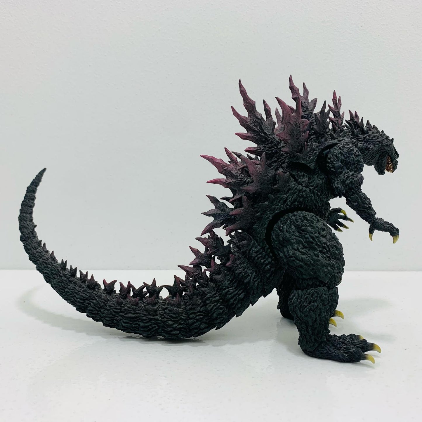 【中古】 S.H.MonsterArtsゴジラ2000ミレニアム「ゴジラ2000ミレニアム」【フィギュア】【飾磨店】