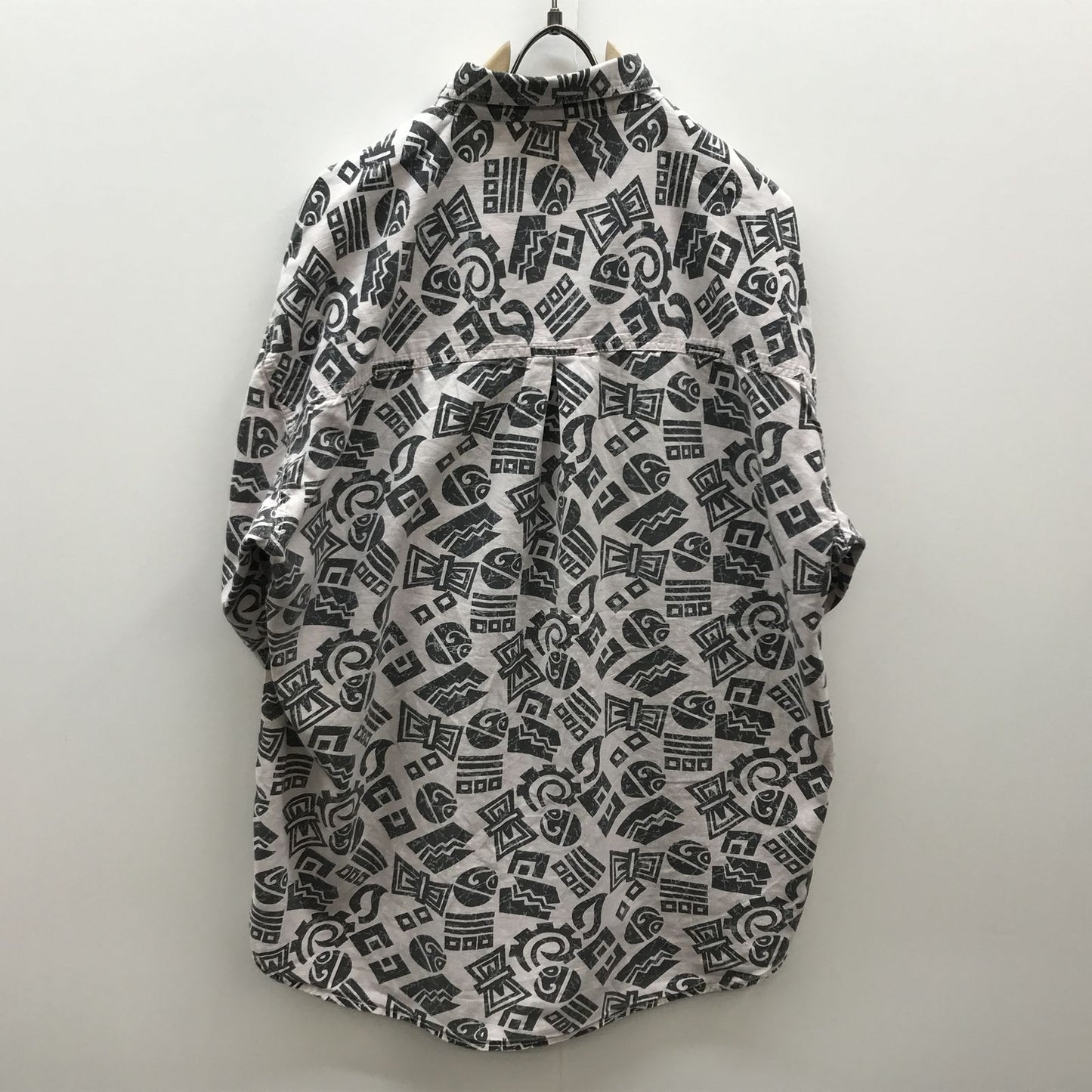 【中古】 半袖シャツ 80~90年代 ピンクとブラック ポップエスニック全柄 総柄半袖 シャツ アロハシャツ ロカビリー風? XL ピンク【加古川物流】