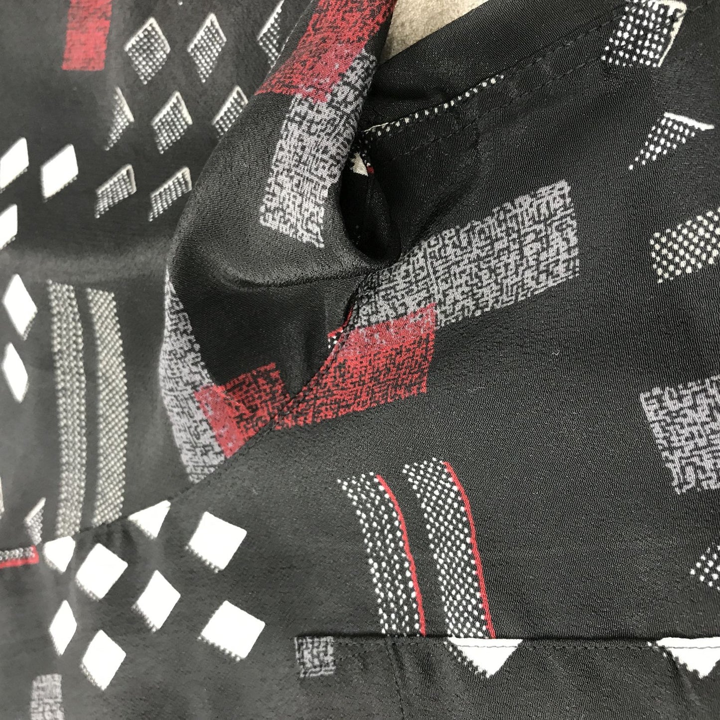 【中古】 半袖シャツ L 90年代 JPN VINTAGE Adam & Eve 総柄 ポリエステルシャツ半袖 四角ひし形連続 赤と黒白 アート風柄 ビンテージ その他【加古川物流】