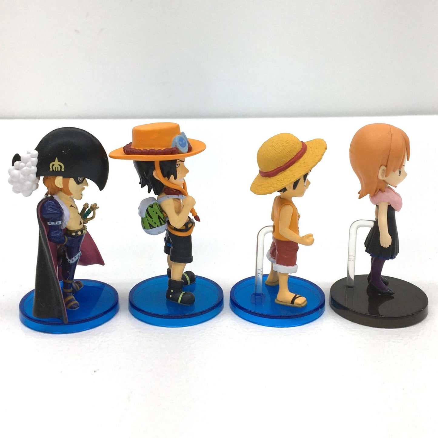 【中古】 ワンピース フィギュア エース ドレーク ナミ ルフィ ワールドコレクタブル 4体セット【フィギュア】【加古川物流】